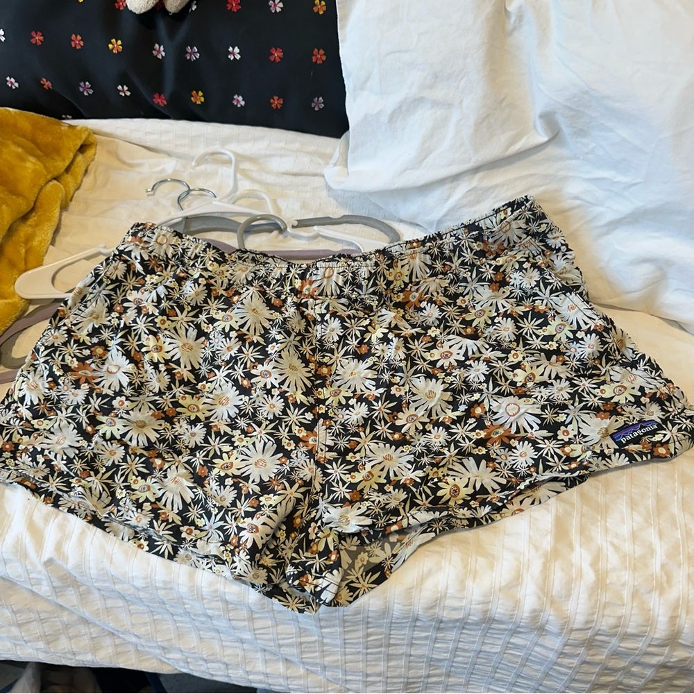 Women’s patagonia barely baggy shorts